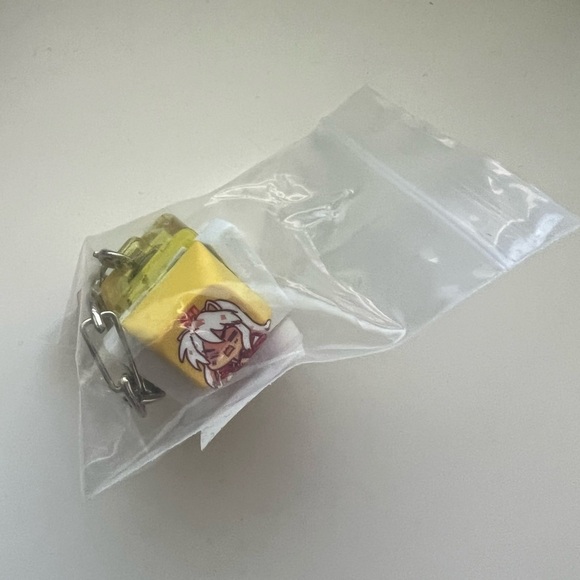 NWT Inuyasha Enamel Pin and Fidget Light Up Keychain - Picture 4 of 5